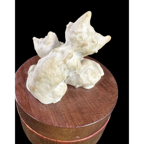 Vintage White Persian Cat Porcelain Figurines On Round Wood Trinket Box 4” x 3” - Picture 14 of 15